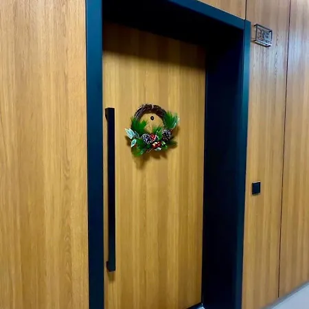 High End Elegant Living & Free Parking