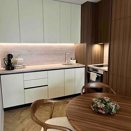 Apartment High End Elegant Living & Free Parking *