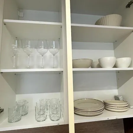 High End Elegant Living & Free Parking *