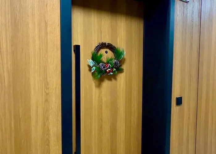 High End Elegant Living & Free Parking