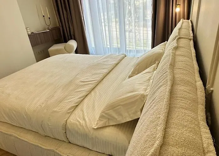 High End Elegant Living & Free Parking Διαμέρισμα *