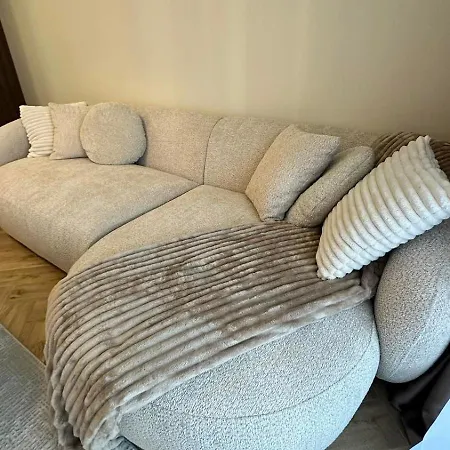 High End Elegant Living & Free Parking * Sofie